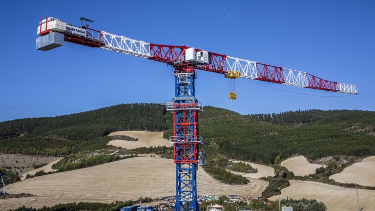 Trusted Tower Crane Experts in Dubai - Vertikal